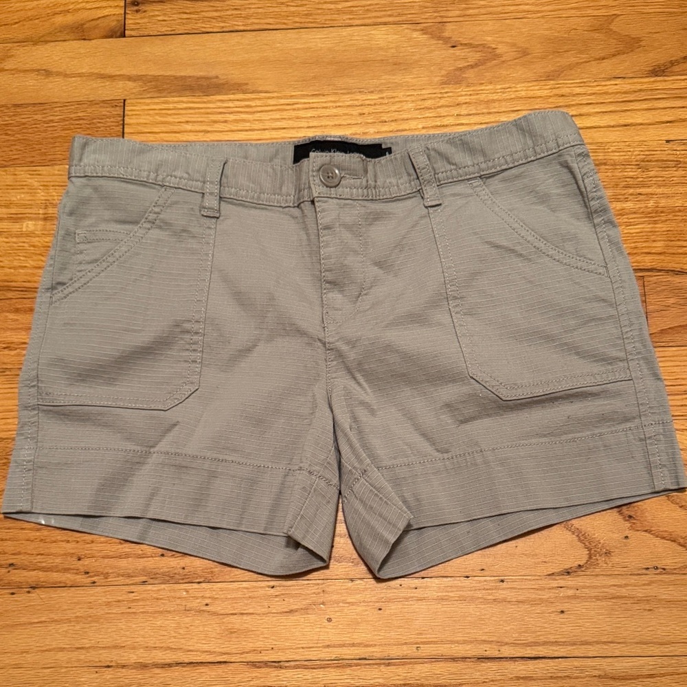 Calvin Klein Jeans NWT Casual Grey Khaki Shorts in SZ 6